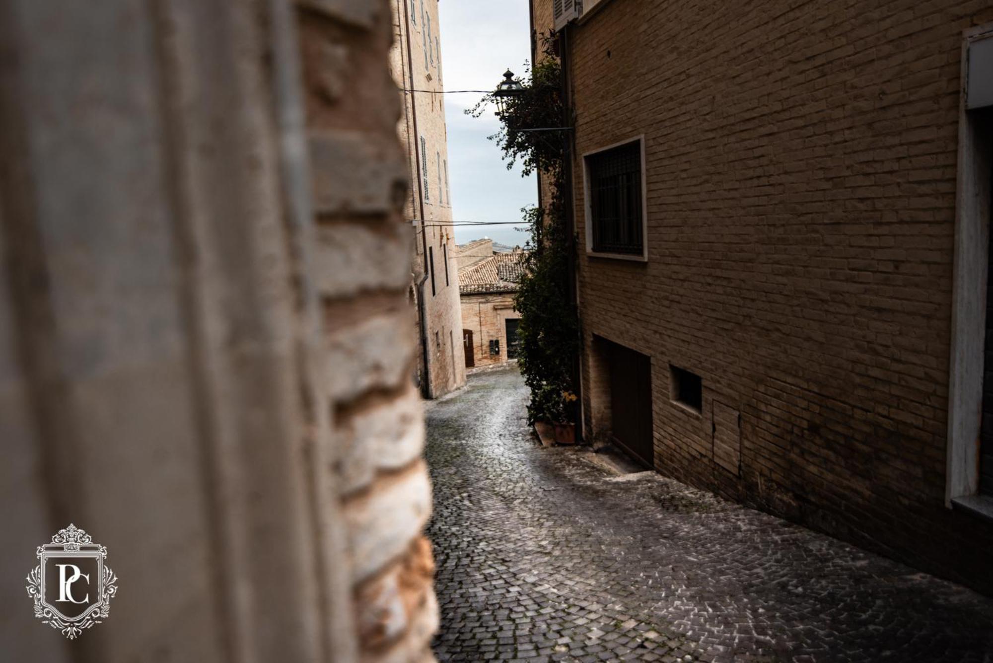 Отель Palazzo Capparucci - Dimora Storica Фермо Экстерьер фото