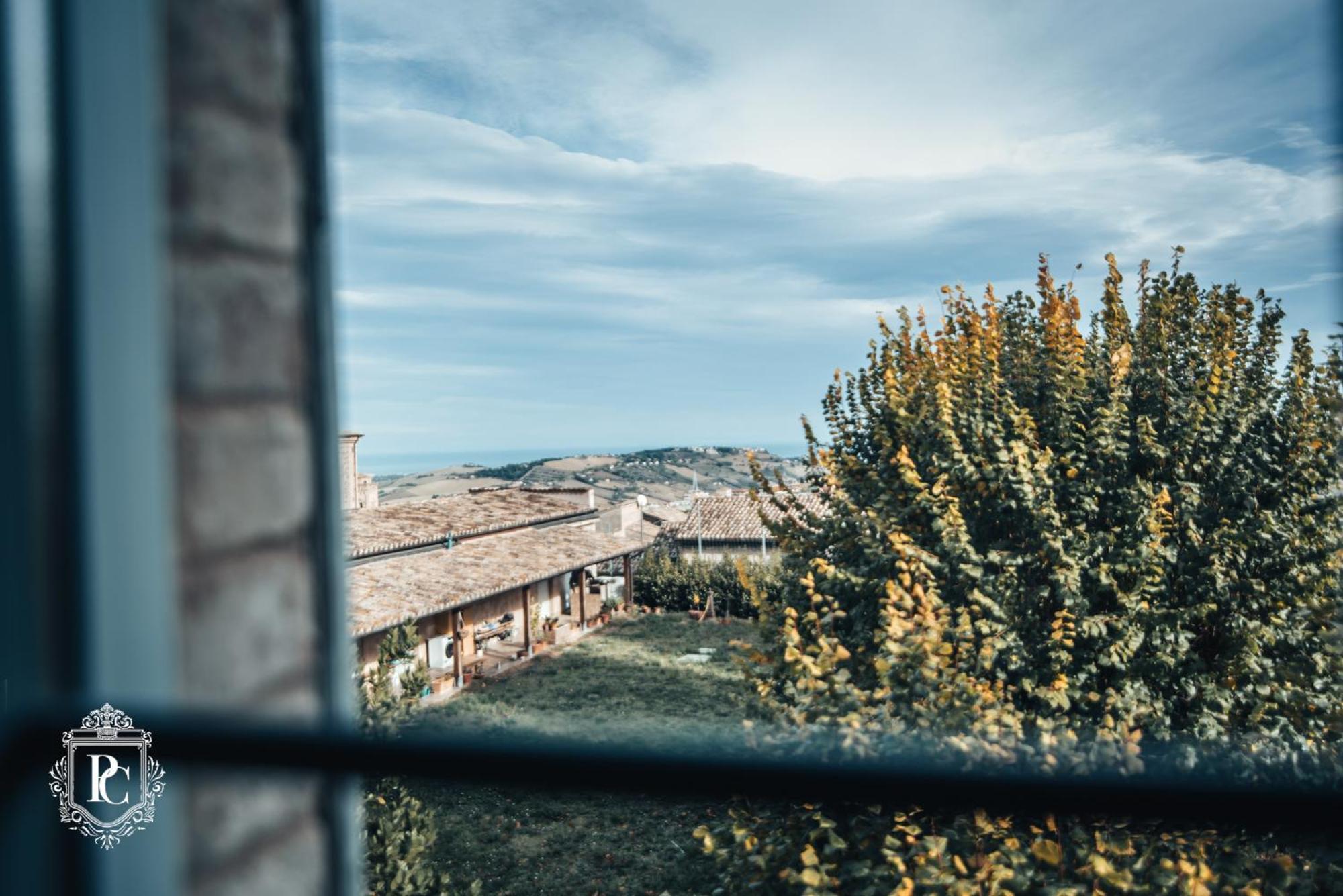 Отель Palazzo Capparucci - Dimora Storica Фермо Экстерьер фото