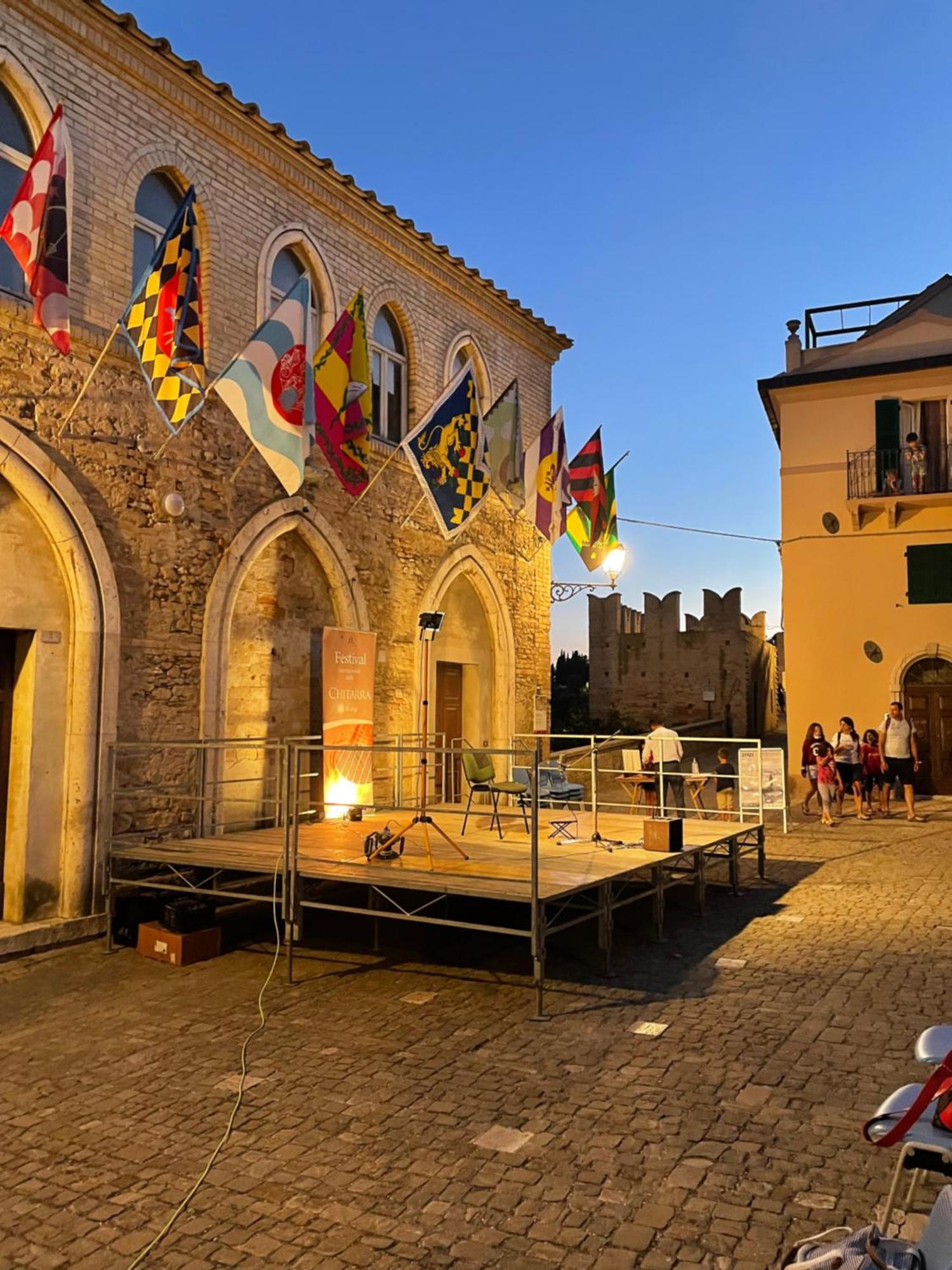 Отель Palazzo Capparucci - Dimora Storica Фермо Экстерьер фото