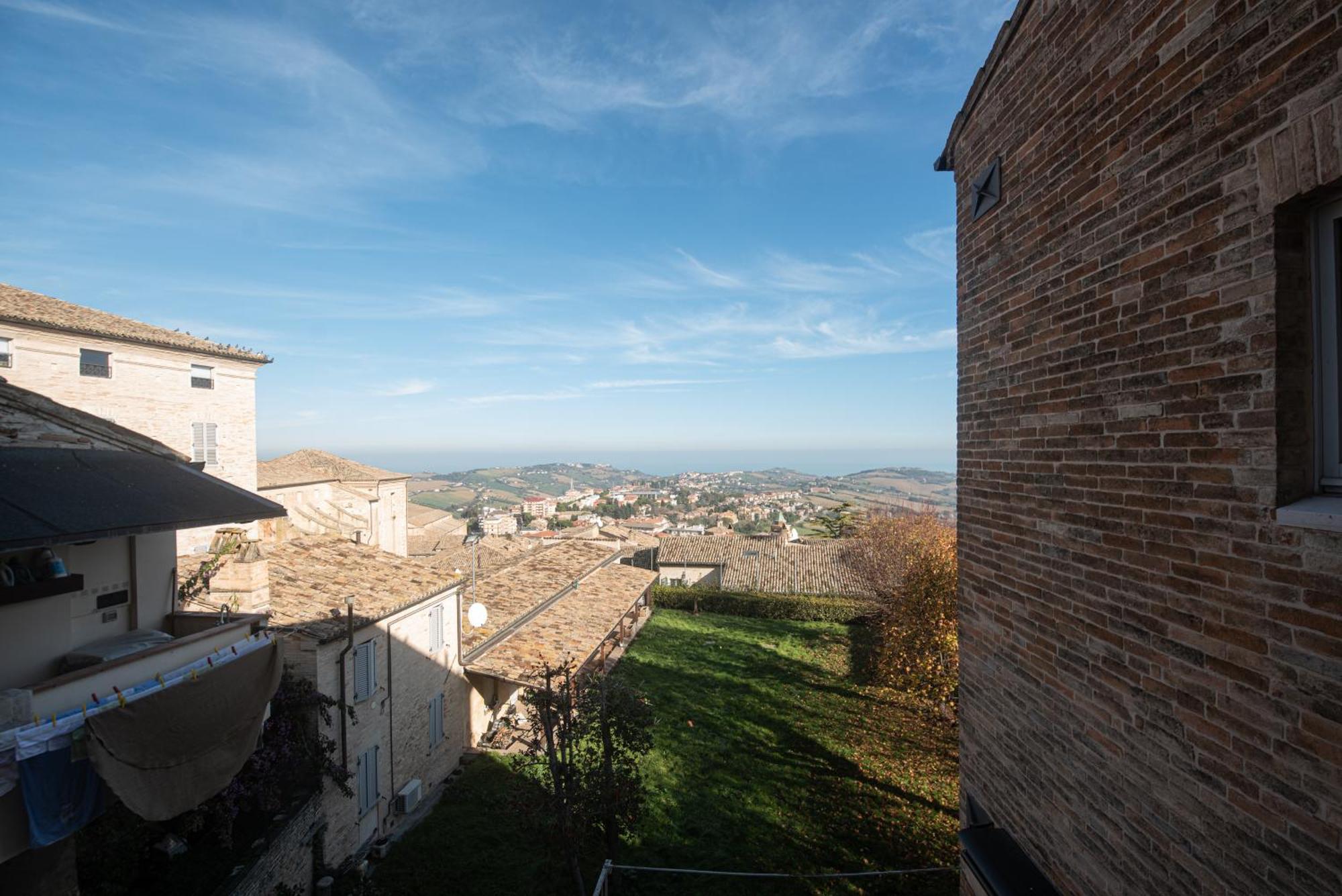 Отель Palazzo Capparucci - Dimora Storica Фермо Экстерьер фото